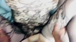 操黑网丝情趣衣大奶少妇 叫 叫出来 把我原味内内塞嘴里 怕我叫的太响了 还叫个屁 可我好想大声叫出来 截图14
