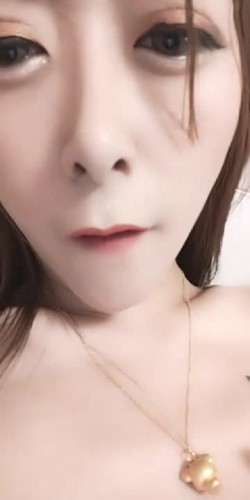 真是人帅鸡巴累，小哥哥都睡着了这少妇还不放过他，鸡巴很大小少妇很爱吃舔硬了上位抽插内射，又自慰高潮喷水 截图10
