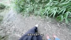 我跟后妈的性爱日记 - 长腿小妈牛仔裤景区野战爽翻天 观景台后入蜜臀狂插紧致小穴 湿淋淋的美鲍拉丝内射 截图1