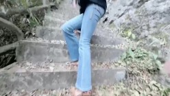 我跟后妈的性爱日记 - 长腿小妈牛仔裤景区野战爽翻天 观景台后入蜜臀狂插紧致小穴 湿淋淋的美鲍拉丝内射 截图4