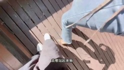 我跟后妈的性爱日记 - 长腿小妈牛仔裤景区野战爽翻天 观景台后入蜜臀狂插紧致小穴 湿淋淋的美鲍拉丝内射 截图9