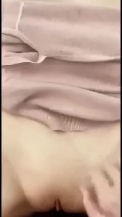 漂亮大奶小姐姐吃鸡啪啪 身材丰满 颜值在线 白虎鲍鱼超粉 在家被小哥无套猛怼 奶子哗哗 截图2