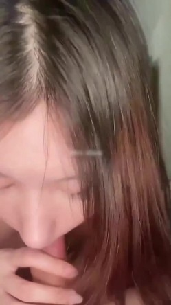 漂亮大奶小姐姐吃鸡啪啪 身材丰满 颜值在线 白虎鲍鱼超粉 在家被小哥无套猛怼 奶子哗哗 截图8