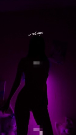 推特裸舞女神 小仙云 最新定制长视高端情景骚话 露脸舞 截图2