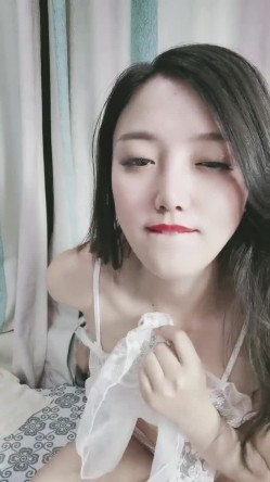 颜值很高的妹子全程露脸情趣诱惑，跟小哥玩69口交模样好骚，把骚逼舔湿主动上位做插小哥，浪叫不止高潮不断 截图1