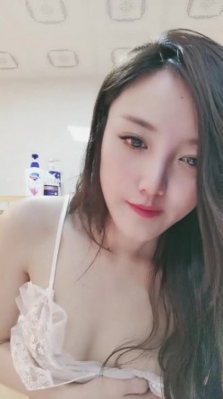 颜值很高的妹子全程露脸情趣诱惑，跟小哥玩69口交模样好骚，把骚逼舔湿主动上位做插小哥，浪叫不止高潮不断 截图11