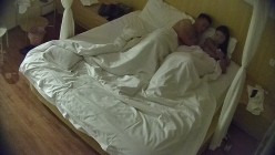 公寓酒店 挺漂亮的一小美女 成了供人淫乐的小姐 凌晨了还能接两单 身体爽了 钱也到账了 可还行 截图7