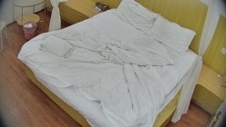 公寓酒店 挺漂亮的一小美女 成了供人淫乐的小姐 凌晨了还能接两单 身体爽了 钱也到账了 可还行 截图13