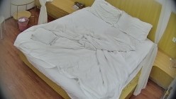 公寓酒店 挺漂亮的一小美女 成了供人淫乐的小姐 凌晨了还能接两单 身体爽了 钱也到账了 可还行 截图15