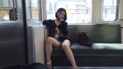 fc2ppv-2340959 電車内でパンティ露出　染み付きパンチラで挑発してくるエッチなお姉さん 截图14