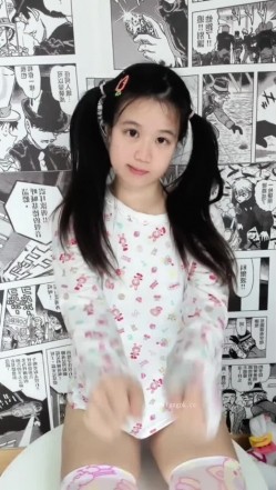 极品大眼睛纯欲萌妹【小兔绵绵】最新付费私拍，露脸性爱自慰，年龄不大小母狗属性已经爆表了 截图6