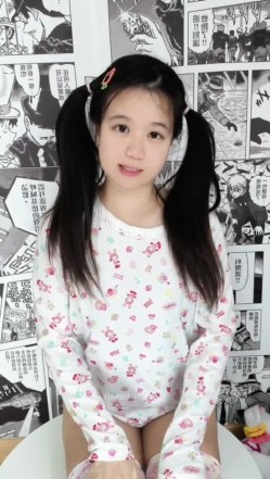 极品大眼睛纯欲萌妹【小兔绵绵】最新付费私拍，露脸性爱自慰，年龄不大小母狗属性已经爆表了 截图8