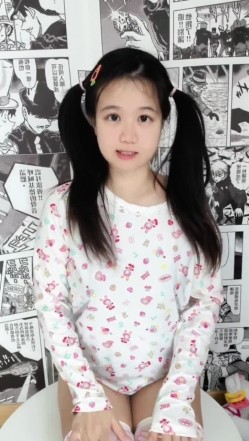 极品大眼睛纯欲萌妹【小兔绵绵】最新付费私拍，露脸性爱自慰，年龄不大小母狗属性已经爆表了 截图9