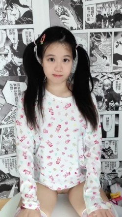 极品大眼睛纯欲萌妹【小兔绵绵】最新付费私拍，露脸性爱自慰，年龄不大小母狗属性已经爆表了 截图16