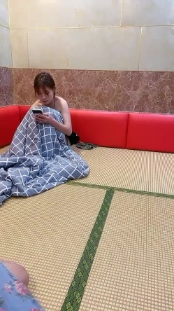【性爱清纯 ️新人推荐】青春无限4个学生妹群P『你的宝』小穴超粉 场面好淫乱 爆操白浆小粉穴被射的一塌煳涂 截图10