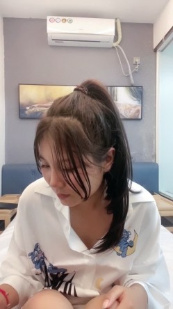 良家御姐！【小雅18不回家】合集，玩得就是真实，够漂亮，酒店里各种骚浪 截图10
