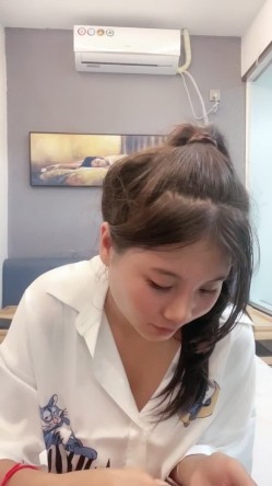 良家御姐！【小雅18不回家】合集，玩得就是真实，够漂亮，酒店里各种骚浪 截图13