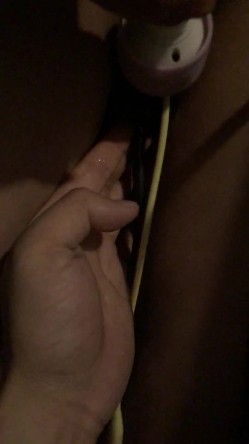 《字母圈顶级大神 ️极限调教阴环骚母狗》震撼全网露脸反差婊体验各种虐阴虐肛，玩法花样多，吃屎喝尿啪啪生殖器各种操作 截图11