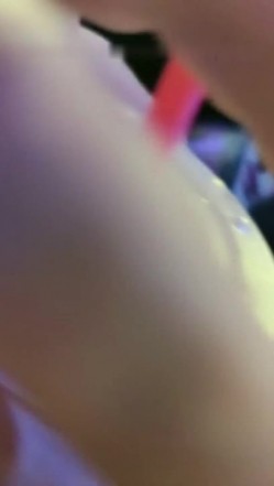 英语老师『艾达』 逛个超市顺路就勾引个年轻小伙 带回家骚穴止痒 小伙火力壮 爽上天 截图1
