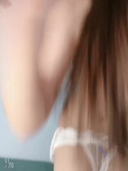 露脸才是王道！高颜长腿极品身材外围绿茶婊【琳琳子】福利~洗澡紫薇足交啪啪你的女神有钱人的母狗 截图2