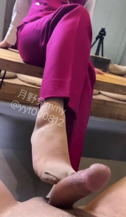 富豪包养极品空姐尤物「月野兔mmy」全量推特资源 肛交、3P、献妻、野外露出、车震 截图7