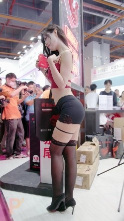 2024.广州性文化展成人展模特特写 截图15
