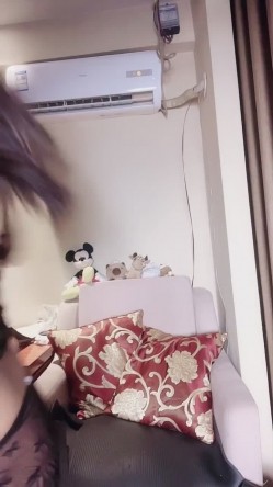 新人下海小美女【九宁】 纯天然圆润G奶 长腿翘臀 道具自慰逼水泛滥流不停 越美越骚 截图1