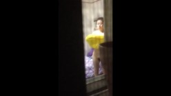浴室偷拍 翰林大学寝室扒窗冒死偷拍多位女生洗澡 怼脸拍被发现吓的惊花失色 雪白大奶子真是刺激 截图15