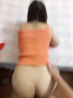 NTR绿帽淫妻大神【是小肥羊呀】超极品小母狗多人运动，淫乱不堪！轮流爆操！把小娇妻调教成小母狗，全程高能 截图1