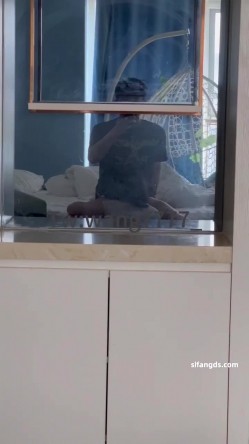 极品淫妻博主【王wang】跟女友各种场地啪啪 车内，喜欢穿开档黑丝后入，家中随时随地都想操 截图1