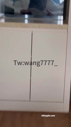 极品淫妻博主【王wang】跟女友各种场地啪啪 车内，喜欢穿开档黑丝后入，家中随时随地都想操 截图4