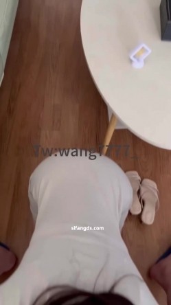 极品淫妻博主【王wang】跟女友各种场地啪啪 车内，喜欢穿开档黑丝后入，家中随时随地都想操 截图6