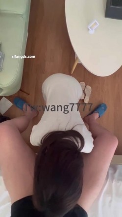 极品淫妻博主【王wang】跟女友各种场地啪啪 车内，喜欢穿开档黑丝后入，家中随时随地都想操 截图12