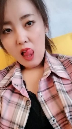极品人妻！刺激，【放肆的小水娃】，真实良家，标准的贤妻良母，厨房搔首弄姿 截图2