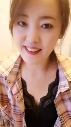 极品人妻！刺激，【放肆的小水娃】，真实良家，标准的贤妻良母，厨房搔首弄姿 截图15