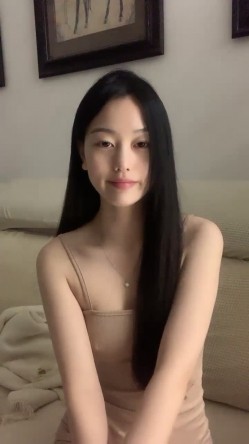 超级漂亮，身材一流，【露儿妹妹】姐姐带着妹妹下海~清纯风，校园女神，一线天美丽鲍鱼！ 截图9