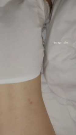 ️【云盘高质露脸泄密】，大眼睛嘟嘟唇，反差婊【诺崽】出租房与男友大玩性爱自拍，情趣制服各种花样，玩的激情 截图3