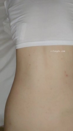 ️【云盘高质露脸泄密】，大眼睛嘟嘟唇，反差婊【诺崽】出租房与男友大玩性爱自拍，情趣制服各种花样，玩的激情 截图6