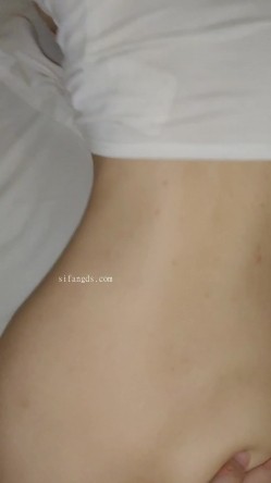 ️【云盘高质露脸泄密】，大眼睛嘟嘟唇，反差婊【诺崽】出租房与男友大玩性爱自拍，情趣制服各种花样，玩的激情 截图7