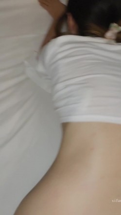 ️【云盘高质露脸泄密】，大眼睛嘟嘟唇，反差婊【诺崽】出租房与男友大玩性爱自拍，情趣制服各种花样，玩的激情 截图12