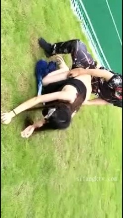 【极品推荐】超女神小喵啪啪甄选操场被操户外露出户外啪啪三女互舔强制口爆极其淫荡 截图6