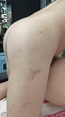 抖音骚逼熟女【慧慧兰兰】越老越骚,掰逼展示,裸舞诱惑,榨精大叔,大叔还可以,金枪不倒操老逼 截图12