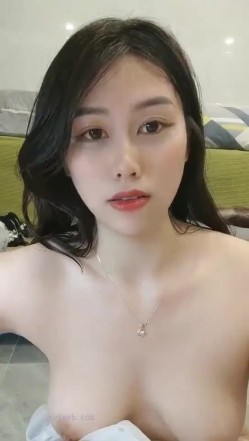 极品高颜冷艳御姐，反差小妈感女主播「金刚护撸娃」「小奶猫」激情淫语撩骚，和姐妹下海大秀，互舔互口假鸡巴互插 截图3