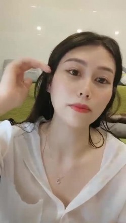极品高颜冷艳御姐，反差小妈感女主播「金刚护撸娃」「小奶猫」激情淫语撩骚，和姐妹下海大秀，互舔互口假鸡巴互插 截图10