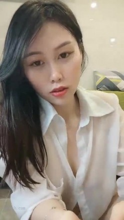 极品高颜冷艳御姐，反差小妈感女主播「金刚护撸娃」「小奶猫」激情淫语撩骚，和姐妹下海大秀，互舔互口假鸡巴互插 截图14