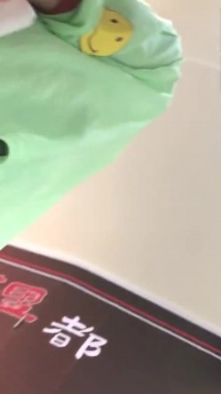 商城跟随偷窥JK美眉 细长腿 小内内 青春的气息 截图6