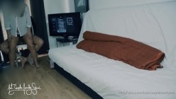绿帽淫妻夫妇「hotcouplelovelysex」OF私拍 献妻旁观沾着单男精液轮流内射 截图3