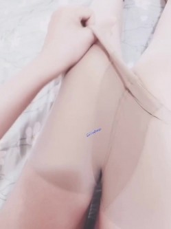 露脸才是王道！高颜长腿极品身材外围绿茶婊【琳琳子】福利~洗澡紫薇足交啪啪你的女神有钱人的母狗 截图3