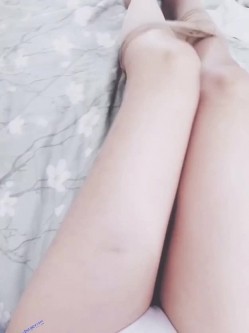 露脸才是王道！高颜长腿极品身材外围绿茶婊【琳琳子】福利~洗澡紫薇足交啪啪你的女神有钱人的母狗 截图14