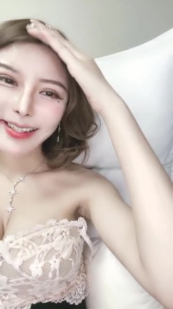 全网第一第一美鲍【车模萝拉】网红脸丰乳翘臀 道具激情抽插，淫水泛滥，31E大巨乳！ 截图3
